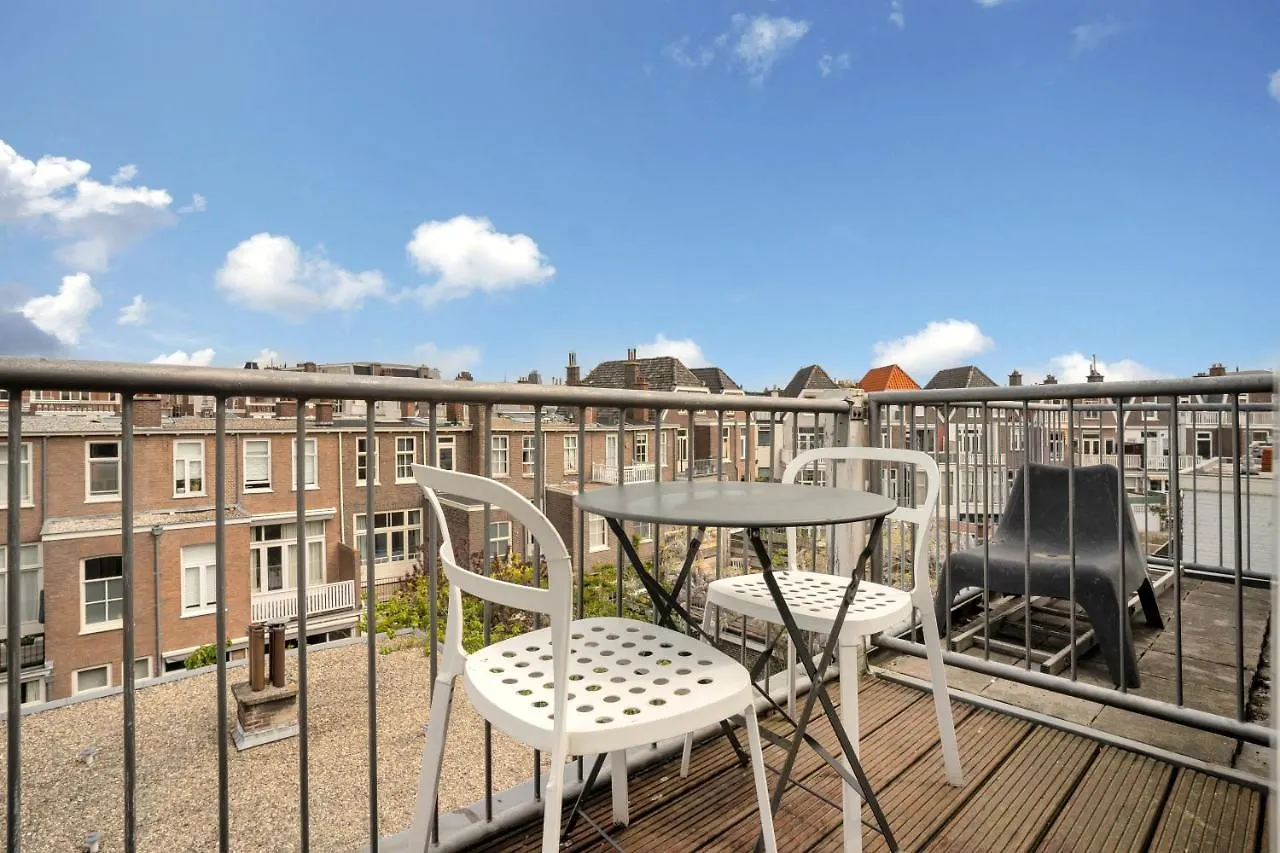Houzzing Apartment The Hague Homestay
